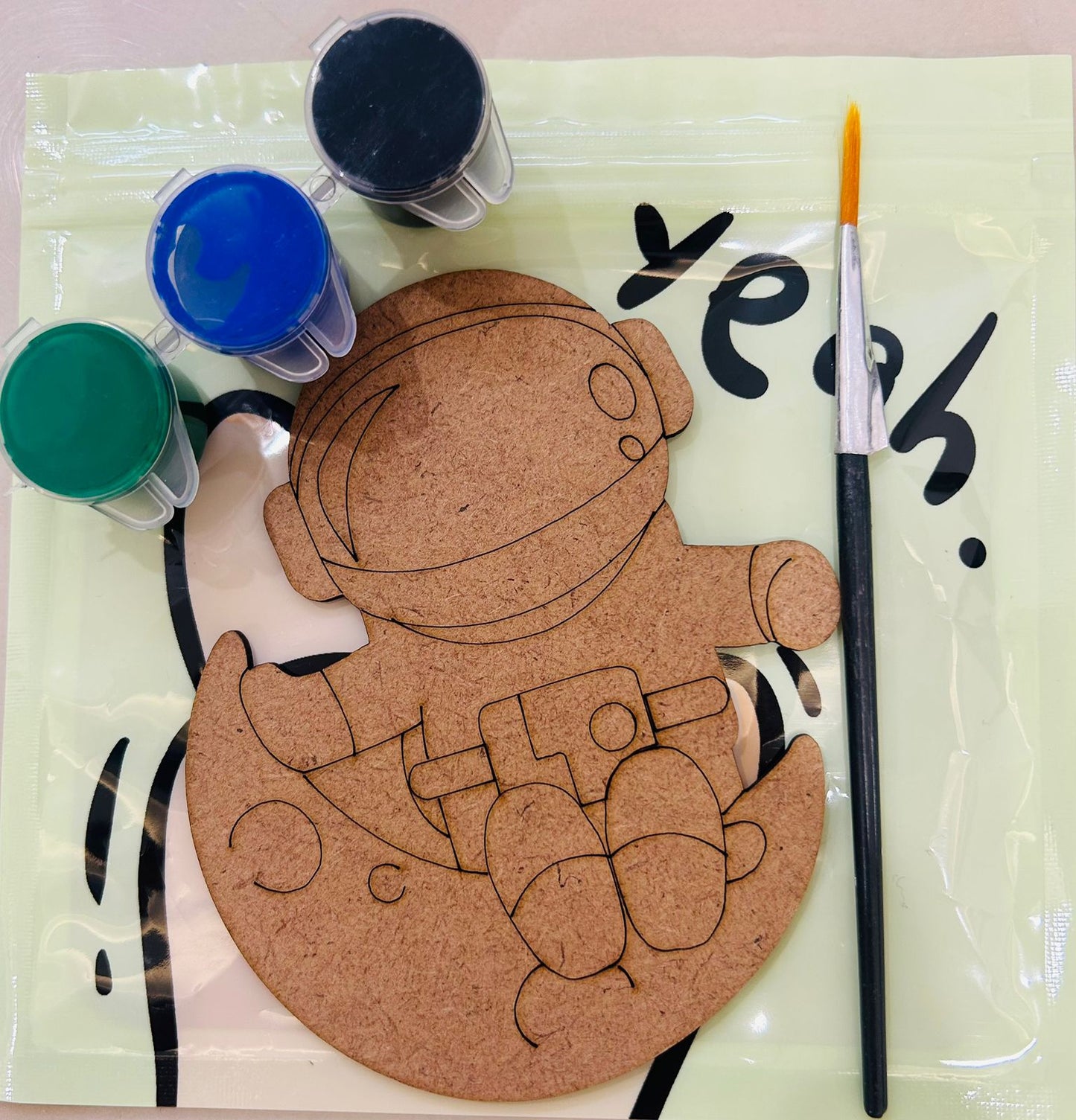 Totpot DIY MDF astronaut Craft Kit – Paint, Create & Decorate